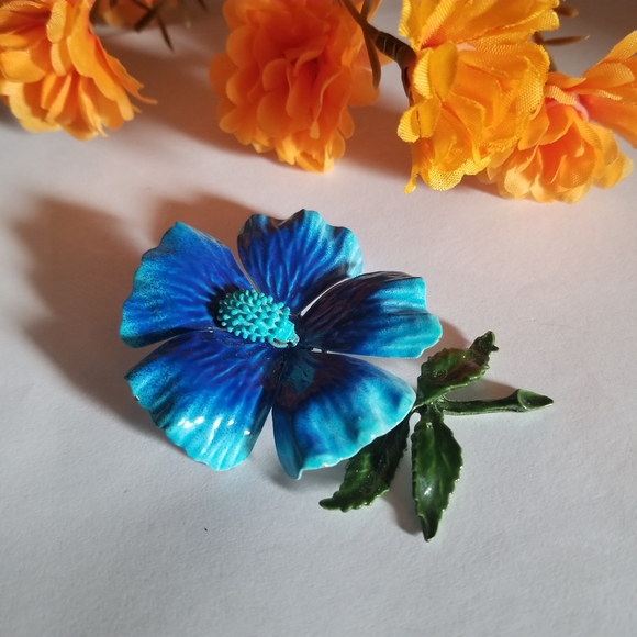 Beautiful VTG Flower Brooch - Picture 4 of 8